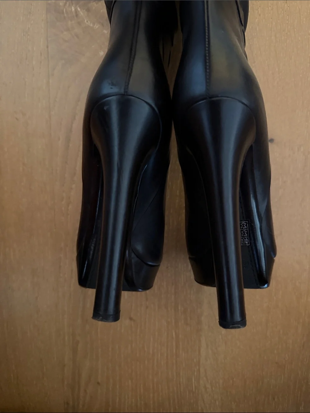 Gucci Black Knee-High Platform Leather Boots with Silver Buckle
